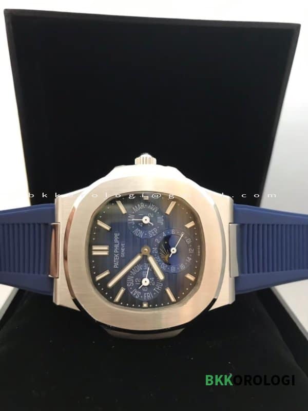 Patek Philippe Nautilus Calendario Annuale Quadrante Blu 5726