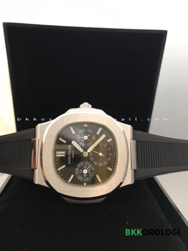 Patek Philippe Nautilus Calendario Annuale Quadrante Nero 5726